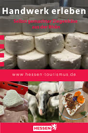 Handwerk Erleben In Hessen Selbst Gemachter Ziegenkase Aus Der Rhon In 2020 Kase Selbst Herstellen Ziegenkase Essen