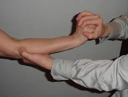 kol cikmasi belirtileri ve tedavisi