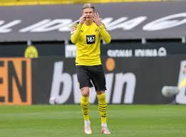 He currently plays for the german club borussia dortmund. Transfer News Erling Haaland Agrees Terms With Chelsea