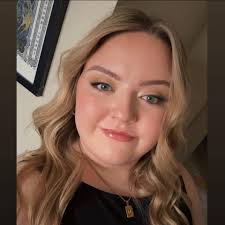 What are some gift ideas for a 13-year-old girl in Regina?