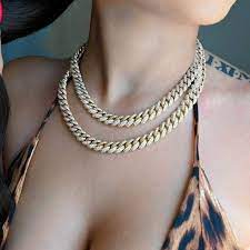 Womens Cuban Link Chain 10mm In Yellow Gold In 2021 Cuban Link Chain Gold Cuban Link Chain Real Gold Chains