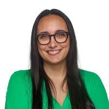 Lisa Baratta's Instagram, Twitter & Facebook