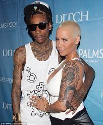 Amber rose covers tattoo of ex wiz khalifa with another man's face. Erstaunliche Wiz Khalifa Tattoos Bedeutungen Amber Rose Gesicht Usw Tattoo