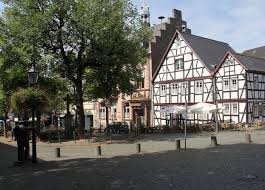 In rhöndorf im haus im turm entstand die rhöndorfer gasthaus gastronomie, die heute unter der leitung von harry müller und einem jungen, erfolgreichen team in eigenregie geführt wird. 24 Stunden In Bad Honnef Rheinromantik Jugendstil Und Der Alte Bad Honnef