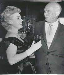 Dec 18, 2016 · by 1941 her mother and sisters, actress eva gabor and socialite magda gabor, also sought sanctuary in the united states. Zsa Zsa Gabor And Conrad Hilton Dating Gossip News Photos