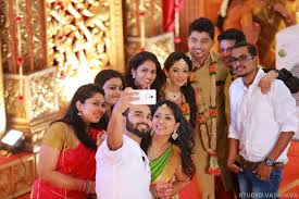 The Celebrity Wedding Story Of Sun Music Vj Diya Karthik Celebrity Weddings Wedding Couples Photography Sun Music
