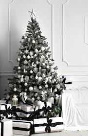 Add some accents of small black decorations, like bulbs or hexagons, to add even more visual interest.15 x research source. 10 Insanely Beautiful Ways To Decorate A Christmas Tree Sunlit Spaces Diy Home Decor Holiday And More