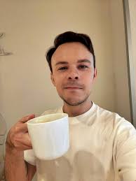 My name is Eva and I'm an experienced barista (1+ year Aussie, 4 years in  Ireland) with bar and waiting experience also. I'm based in Bondi, and  looking for work, even a