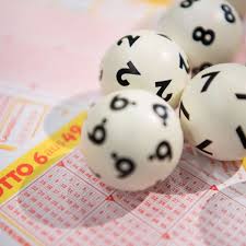 Das lotto am mittwoch hat in der bundesrepublik deutschland schon eine äußerst lange tradition und war vor nicht all zu langer zeit noch eine eigenständige lotterie, die jedoch auch damals schon dem prinzip 6 aus 49 folge leistete. Lotto Gewinner Holt Seine 11 Millionen In Reutlingen Baden Wurttemberg Einfach Nicht Ab Gewinn Verfallt Welt