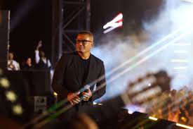 Image result for tbn:ThJbLJ9iWaHS_M::www.amrdiab.net/wallpapers/AmrDiab_Net_Kammel%2520(6).jpg