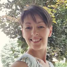 ❣️Sono Edith Aldama, infermiera, responsabile dell'Area Medica dell'Ufficio  della Pastorale della Salute della Diocesi di Roma e malata fibromialgica.  💜Il fiocchetto viola rappresenta la malattia che nessuno vede, che nessuno  conosce, ma