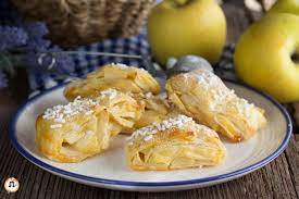 Fagottini di mele e cannella. Fagottini Di Sfoglia Ripieni Di Mele E Crema Dolce Facile Veloce