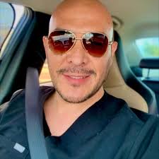 Daniel Longoria (@henrichlongoria)