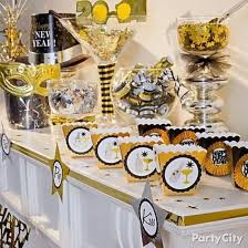 28 Fun And Easy Diy New Year S Eve Party Ideas New Years Eve Decorations New Years Eve Party New Years Party
