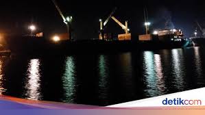 Api sudah padam sekitar pukul 20.40 wib, kata nyoman melalui pesan singkat, jumat (11/6/2021) malam. Malam Minggu Romantis Ajak Kekasih Naik Kapal Wisata Di Cilacap