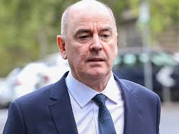 Victorian education bureaucrat Darrell Fraser avoids jail for fraud