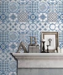 uit de collectie replik behang geinspireerd op tegelmotieven in blauwtinten behang retro behang structuur behang