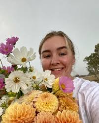Come along with me as I make this flower cloud ☁️ Pinks and purples have  been my summer colours I just keep going back to this palette and exploring  it more… Where