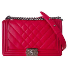 Founder gabrielle chanel in 1913 chanel brand was founded in paris, france.chanel's wide range of products, sac chanel, chaussure chanel, perfume chanel, jewelry chanel, portefeuilles chanel, each product is known, in particular, her perfume and. Sacs Chanel Boy Femme Videdressing