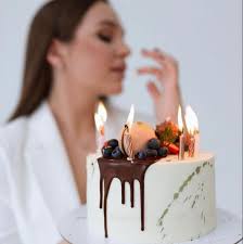 We'll have crispy rice, chicken, cherry tomatoes, cucumber, red onion,  olives, feta, and a drizzle of dressing, please! What's going in your bowl?  🥗 Chicken: 1 1/4 pounds boneless skinless chicken thighs,