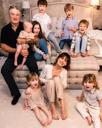 Alec, Hilaria Baldwin pose for 2023 family photo with 7 kids