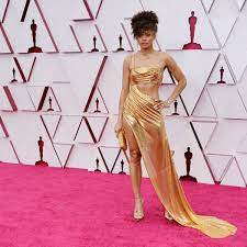 Discovered by stevie wonder, r&b singer and actress andra day brings a retro sensibility to songs that feel distinctly modern. Great Outfits In Fashion History Andra Day In Custom Vera Wang At The 2021 Oscars Fashionista