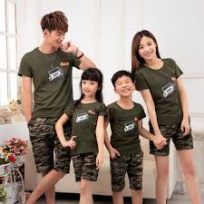 Mengusung konsep minimalis, ia menggunakan warna olive green atau green army. Gabungan Hijau Zaitun Dengan Warna Lain Pakaian Hijau Zaitun