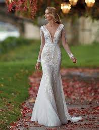 Gli abiti da sposa rosa clará soft 2021 presentano uno stile etereo molto curato, senza però dimenticare il tocco di seduzione. Nicole Spose Abiti Da Sposa Collezione Per Firenze Pisa Prato Toscana