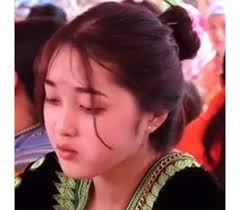 Sơn nữ vùng Tây Bắc diện váy thổ cẩm đẹp như tiên nữ, lên đồ hiện đại khoe  dáng ấn tượng