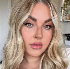 Kailey Pearce's Instagram, Twitter & Facebook