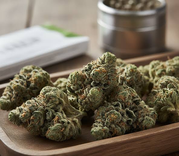 Fleur Gorilla Glue CBD compacte couverte de résine naturelle issue de chanvre européen