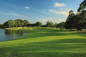 Selvom det overlevede adskillige kursusplaceringsændringer, er det uden tvivl den ældste golfklub i australien. A Pretty Golf Course Owned By The Australian Golf Club Golfbanen