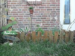Beetbegrenzung Stein Garten A Gartenzaun Aus Paletten Holz Steinmauer Gunstig Beeteinfassung Selber Machen Vorgarten Beetbegrenzung Gartenprodukte