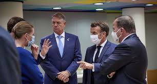 Minciună și adevăr despre masca lui Iohannis la Bruxelles. Analiza celor 1000 de fotografii de la summitul UE și mica manipulare de acasă