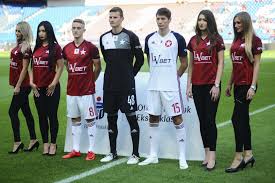 W tym gronie są także piękne fanki, które dopingują swoje reprezentacje. Wisla Krakow Zaprezentowala Nowe Stroje Zdjecia Sportowy24