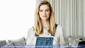 brooklyn decker age height affairs body stats bio celebrity mom style celebrity outfits mom style