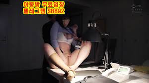 몰래 자위하다 걸려서 반강제 사실 원하던거 아닌가? 풀버전은 텔레그램 SB892 한국 성인방 야동방 빨간방 Korea - EPORNER