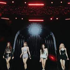 Blackpink will perform at coachella 2019 on friday night, april 12 and april 19, 2019. Top Skirt Set Worn By Lisa For Blackpink Live Performance At Coachella 2019 Spotern