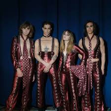 Måneskin is an italian rock band from rome, consisting of lead vocalist damiano david, bassist victoria de angelis, guitarist thomas raggi, and drummer ethan torchio. Damiano David Maneskin Fan Club Home Facebook