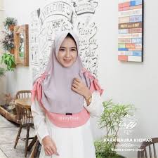 Bikin aja jilbab segitiga… kain yg dibutuhkan cuma 1,5 m x 1,5m aja… jilbab ini lebarnya hampir sama seperti jilbab bundar selutut, padahal untuk membuat jilbab bundar. Isty Hijab Kerudung Khimar Kerudung Khimar Terbaru Kerudung Khimar Pet Kerudung Khimar Simple Kerudung Khimar Pet Rempel Kerudung Khimar Rempel Kerudung Khimar Polos Kerudung Khimar Ceruti Kerudung Khimar Instan Kerudung Khimar