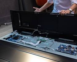 Image of Tháo nắp lưng tivi Sony