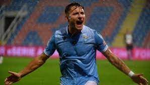 90' ceza sahasında emmanuel riviere topla buluşuyor, ancak hakem ofsayt gerekçesi ile oyunu durduruyor. Crotone Lazio Le Pagelle Immobile Da 7 Simy Impalpabile 5 La Gazzetta Dello Sport