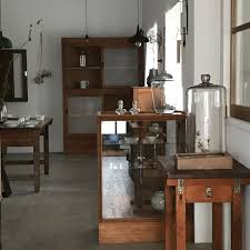 古道具と手仕事 bleu porteさんはinstagramを利用しています 本日5 31 木 12時 17時open よろしくお願いいたします 古道具 古道具屋 店内 ディスプレイ ガラスケース sold アンティーク インテリア ブルポルト ble アンティーク インテリア インテリア 家