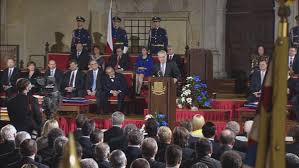 As leader o the czech social democratic pairty durin the 1990s, he transformed it intae ane o the kintra's major pairties. Milos Zeman Slavi Vyroci Na Hrade Oznamkujte Druhe Obdobi Prezidenta Tn Cz