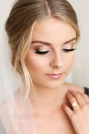 Wie schminke ich mich richtig, wir zeigen ihnen wie sie sich für jeden anlass schminken. Dezent Schimmerndes Brautmakeup Bestweddingmakeup Bridal Makeup Natural Beautiful Wedding Makeup Natural Wedding Makeup