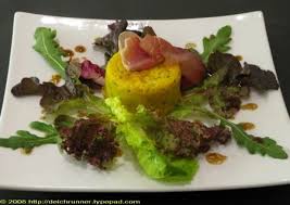 Kurbis Flan Mit Saisonsalat Und Rohem Schinken Schinken Portionen Salat