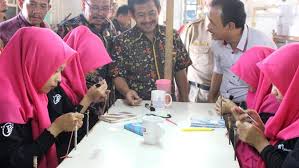 Scopri ricette, idee per la casa, consigli di stile e altre idee da provare. Senja Kala Industri Bulu Mata Palsu Purbalingga Regional Liputan6 Com