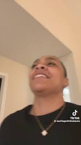 Y'all look at this how do you take the cap part off ?