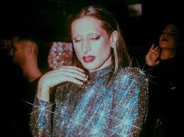 Παραστάσεις που έγραψαν στη μνήμη μου, σαν να μην έπεσε ποτέ η αυλαία τους για μένα…. Gntm 10 1 Fwtografies Apo To Instagram Toy Ekkentrikoy Ale3androy O Opoios Asxoleitai Me To