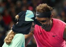 The australian open ballgirl hit by a rafael nadal forehand has become friends with the spanish superstar after meeting up with him the day after the incident. Majorca Tennis Star Rafa Nadal Visit Injured Ball Girl At Home